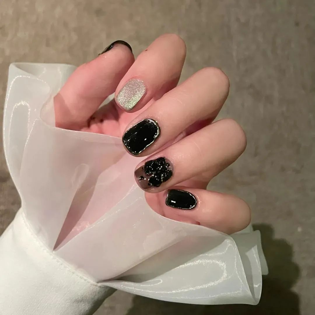 美甲图片2021新款式冬季显白(100款冬日美甲!时髦显白,拿图去做)