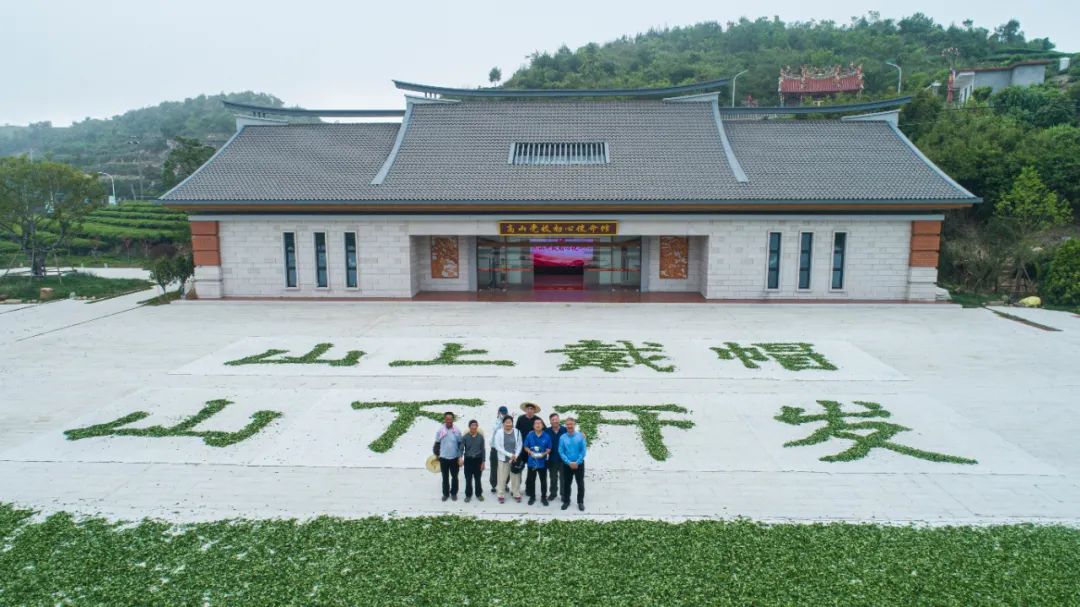 会后市委常委班子还深入军营村高泉国旧居等地,白交祠村杨文王旧址等