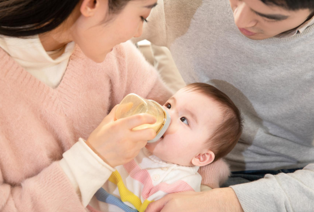 不同月龄的宝宝喂养指南新鲜出炉，宝妈喂奶不再犯难，建议收藏