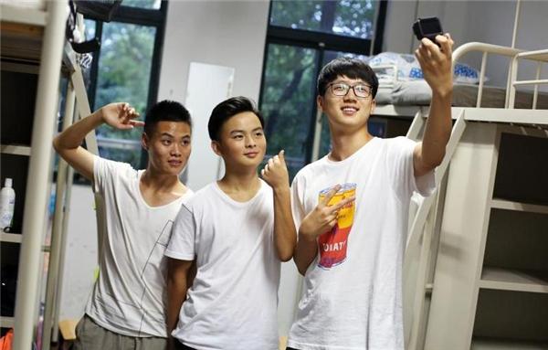 大学生寝室群名大赏，“永瘦宫”太形象，“不省人室”你怕了吗