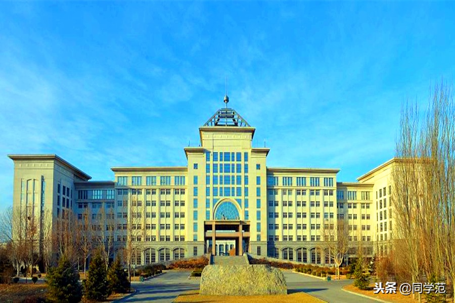 这所大学新老校名一字不差，只改动两字顺序，画风突变让人纳闷