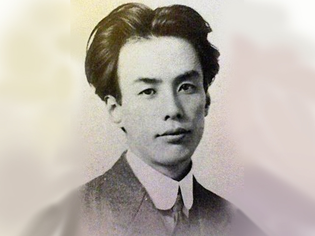 芥川龙之介将妇人动作描写很细腻的语录，却道尽了妇人的伤感