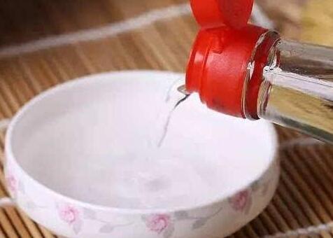 实用：教你如何去除家里的狗狗“尿骚味”