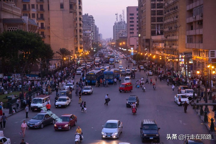 埃及开罗：产能低、人口多、小偷泛滥，军方出资4000亿迁都