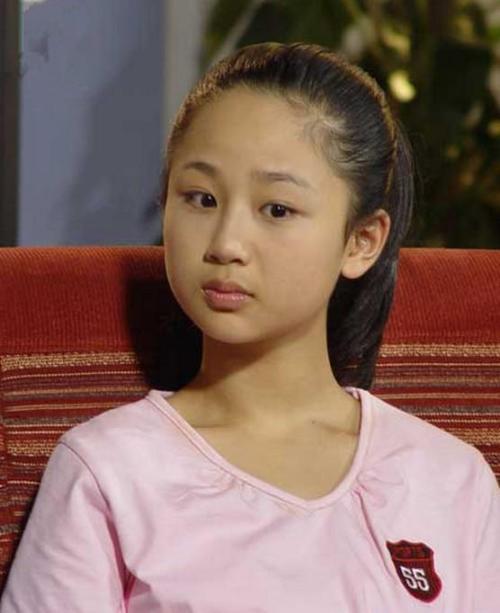 还记得《家有儿女》三姐弟吗？哥哥姐姐都大火，弟弟如今颜值逆袭