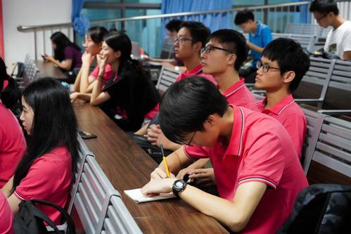 高考和考研上985，哪一个更难？学长坦言：考研进985的更使人佩服