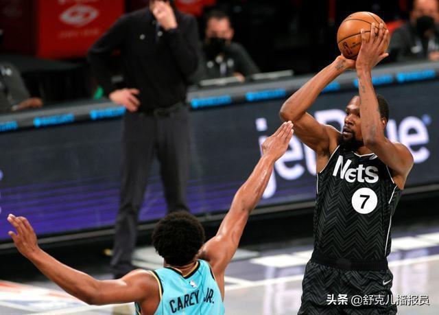 篮球比赛多少个球(有人说只要一节进两个球，一场就是8个，为何很多NBA球员做不到？)