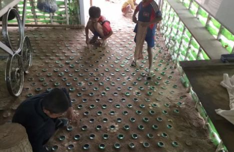 捡破烂交学费，用废品造学校？他建了一所垃圾学校，拯救无数孩子