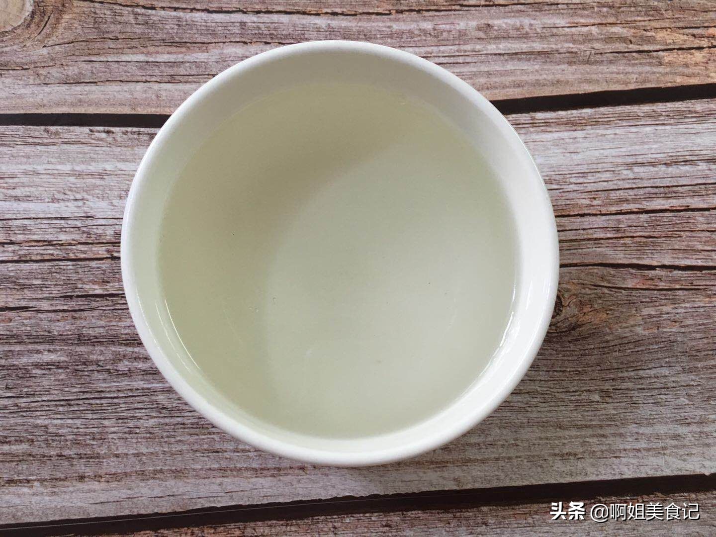 白凉粉的两种吃法，Q弹嫩滑，清凉解暑，孩子天天嚷着吃