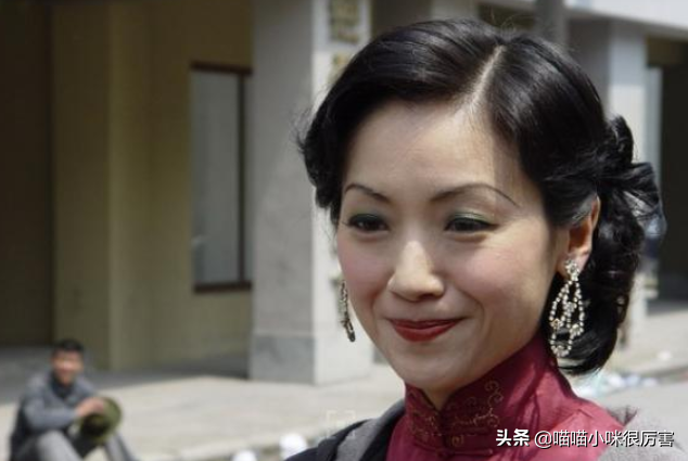 吴倩莲退圈多年,素颜如普通人,一代女神跌落凡尘