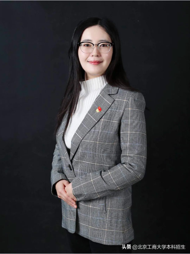 集体爆照！北京这所高校辅导员天团高能亮相，17人个个有颜有才！