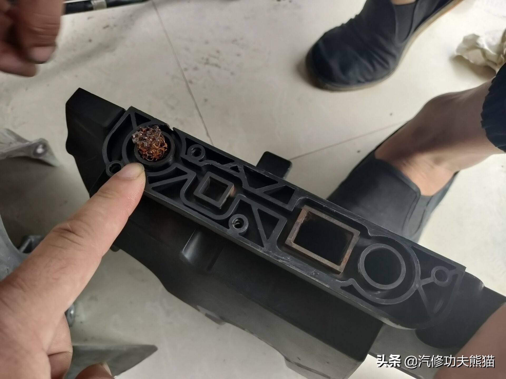苏州车友十二年车龄奥迪A6L2.0T烧机油，对车有感情彻底整修翻新