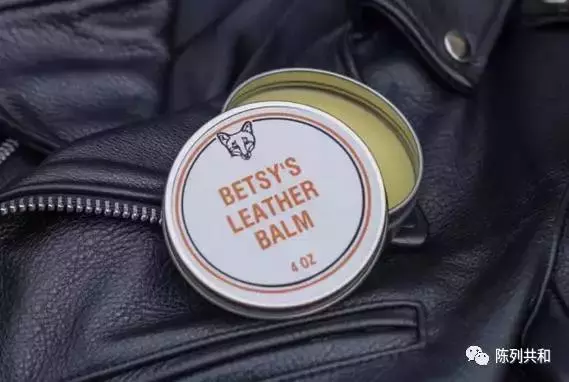 上万元的包包可别糟蹋了，这样保养，再背10年都不会烂！