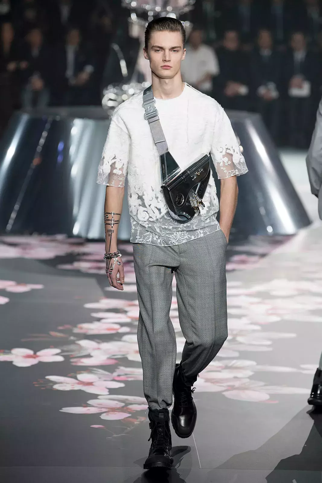 现在的 Dior 不再只有性感,它正变得“ 爆款 ”起来