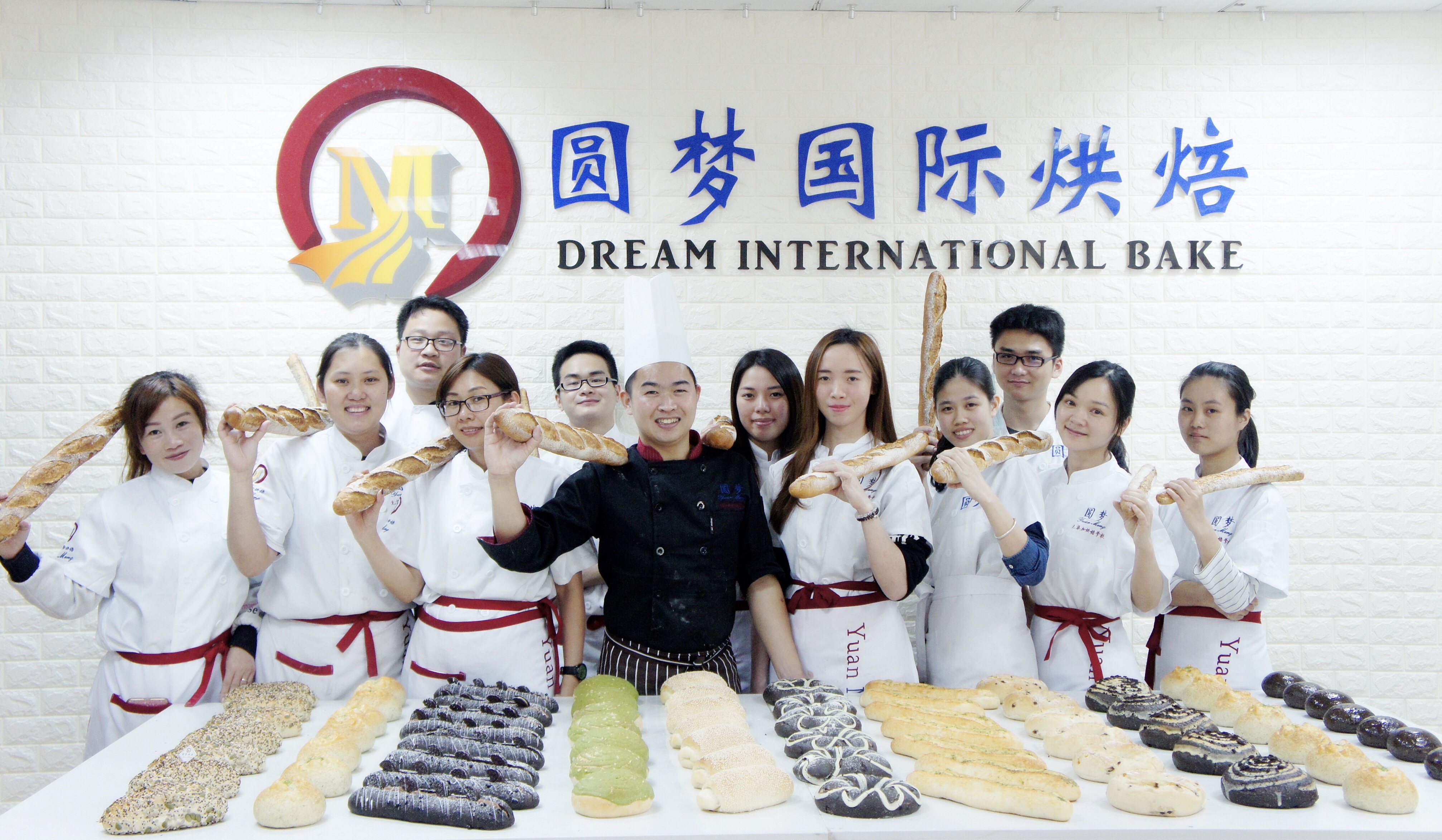 别去做学徒了，来圆梦烘焙学习专业蛋糕培训