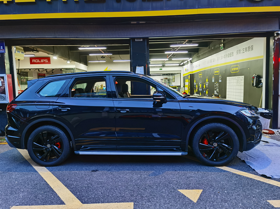 进口大众新途锐改黑武士套件,这样的风格你喜欢吗?