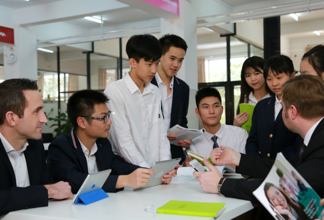 上海落户政策条件放宽，部分毕业生可直接落户，应把握住机会