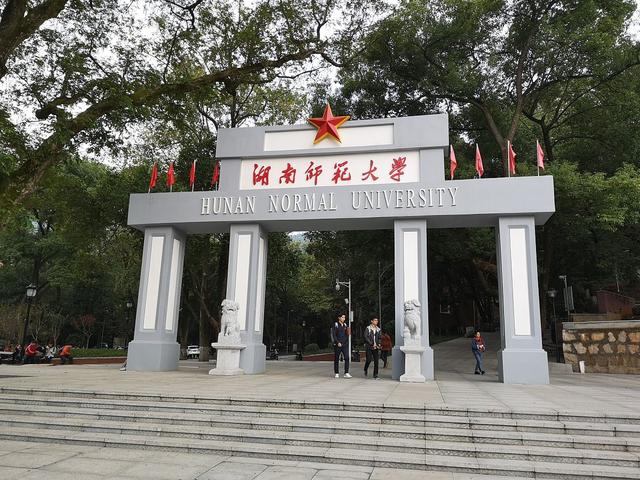 湖南开设医学专业的院校较多，可以分为5个档次，建议报考第二档