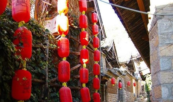 风水学中：晚上鸡叫迷信说法是什么，难道真的是灾难的预警？