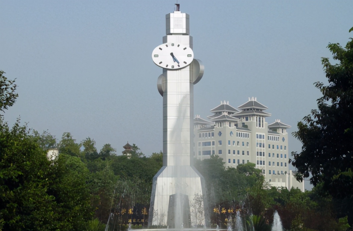 我国这所大学合并后很成功，如今成了985名校，很多人却不看好