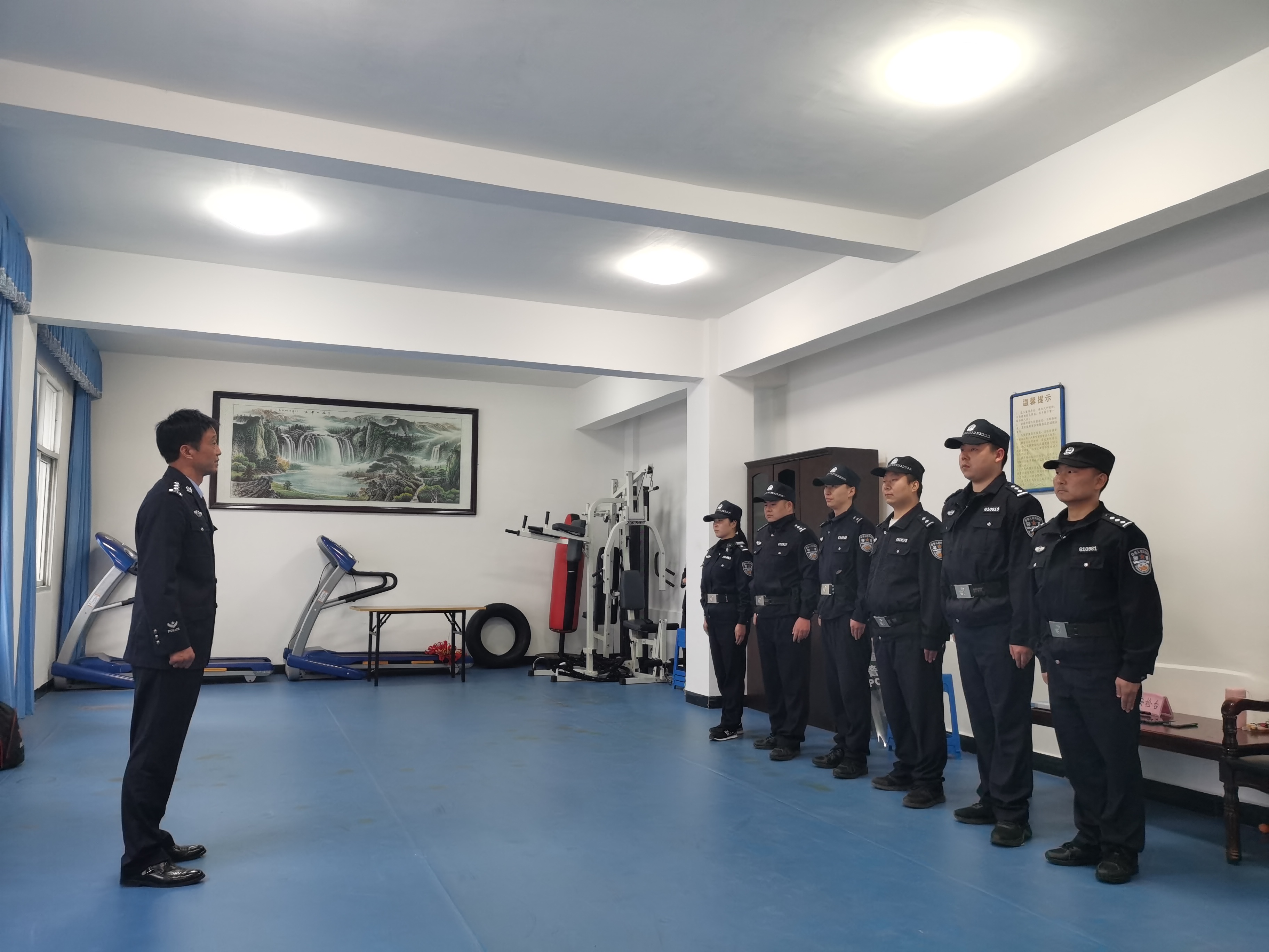 镇巴法院法警队圆满完成实战化训练考核