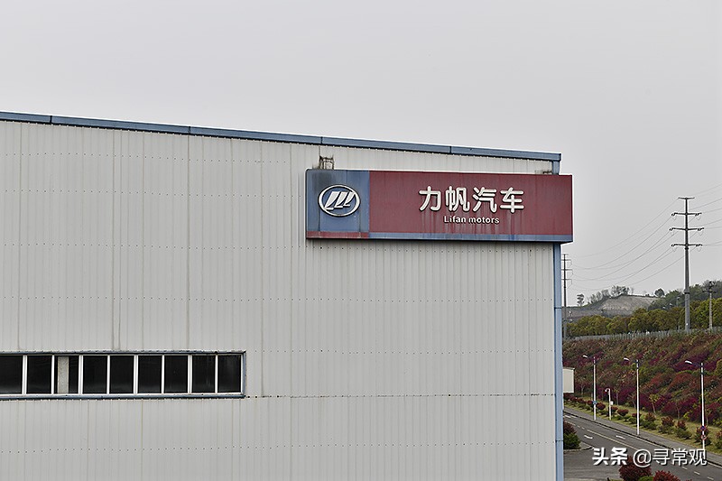 探访重庆这个巨型共享汽车“坟场”，密密麻麻，场面震撼
