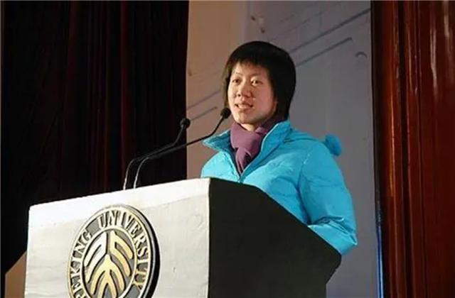 黄来女：763分考上武大，背着瘫痪父亲上学，后来怎样了？