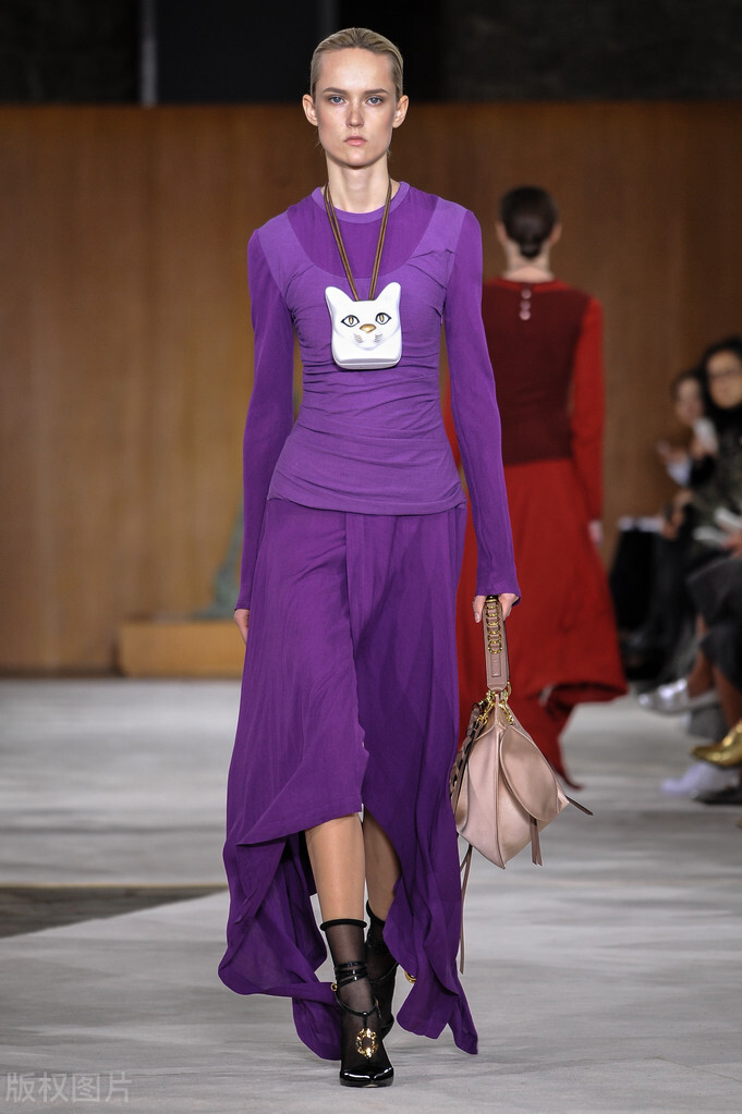 巴黎时装周紫色:不是今年的,不是去年的,是时间里的地久天长
