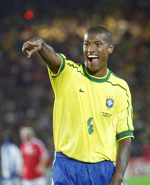 德贾明哈(德贾明哈让齐达内领红牌视频) - 直播好站