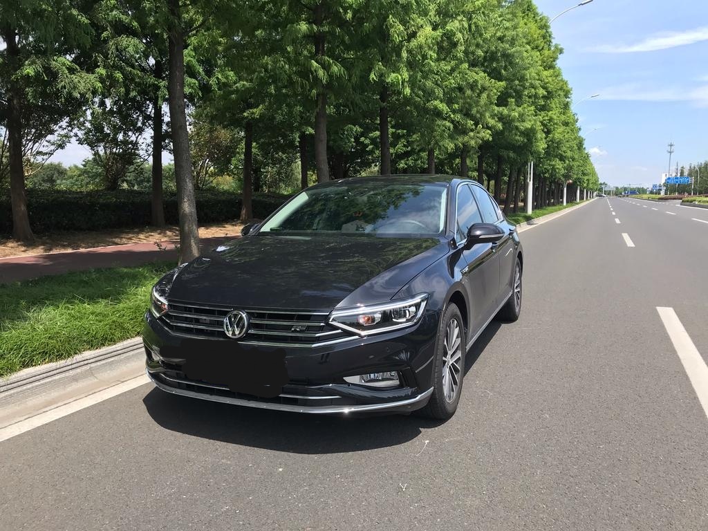 中高端车：大众迈腾，9个气囊+6.6升油耗，这车配置可以了