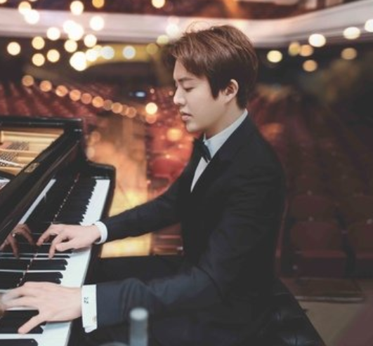 李云迪母校四川音乐学院，迅速摘掉工作室门牌，学生纷纷来打卡