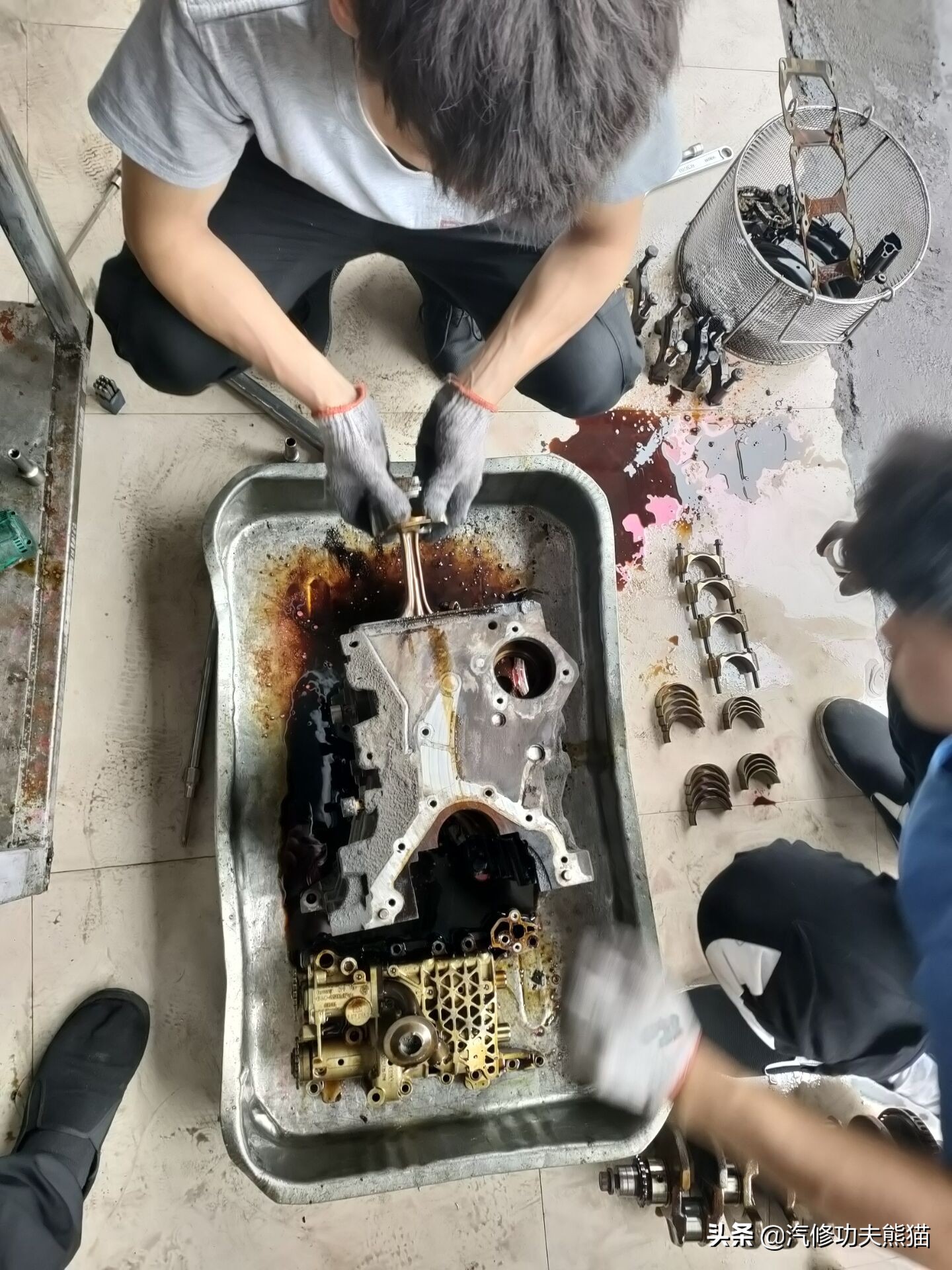 苏州车友十二年车龄奥迪A6L2.0T烧机油，对车有感情彻底整修翻新