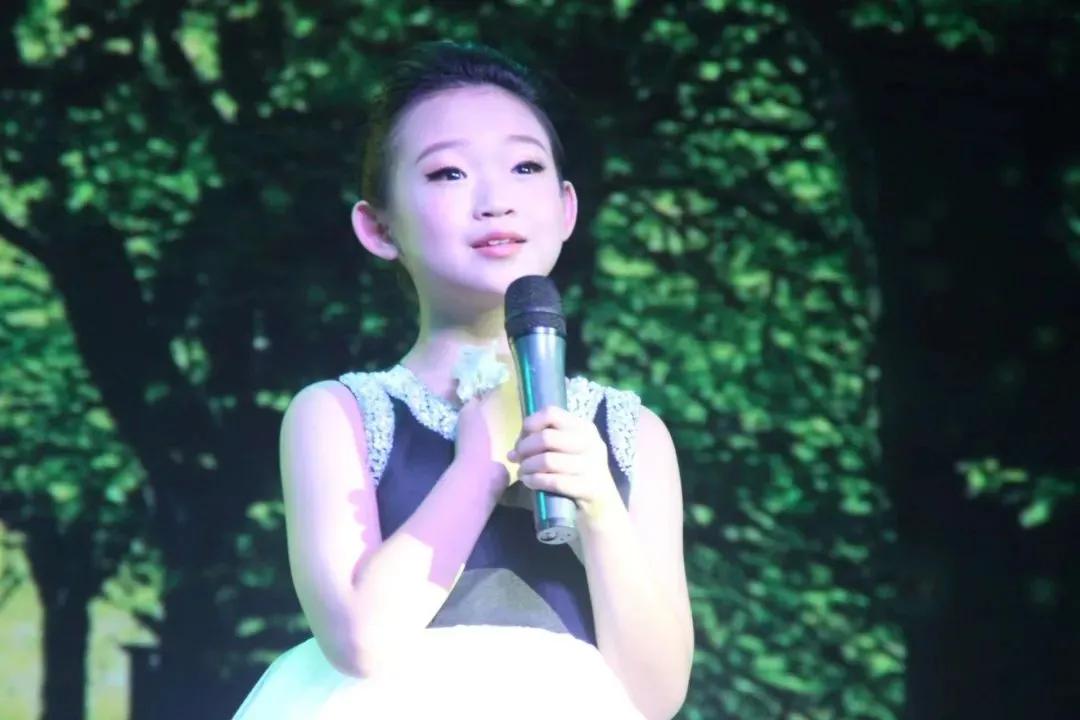 清新莲花悄然绽放——文明学生优秀事迹材料