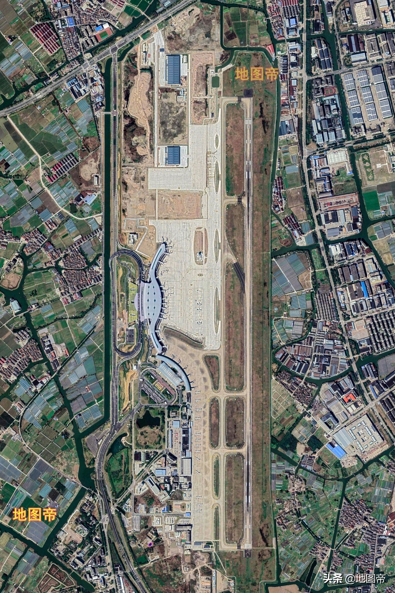 航拍宁波栎社国际机场,浙江第二大民用机场,t2像只大螃蟹