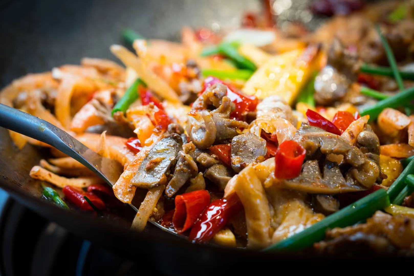 地道渝菜代表之一，正宗的黔江鸡杂可以好吃到什么样子？