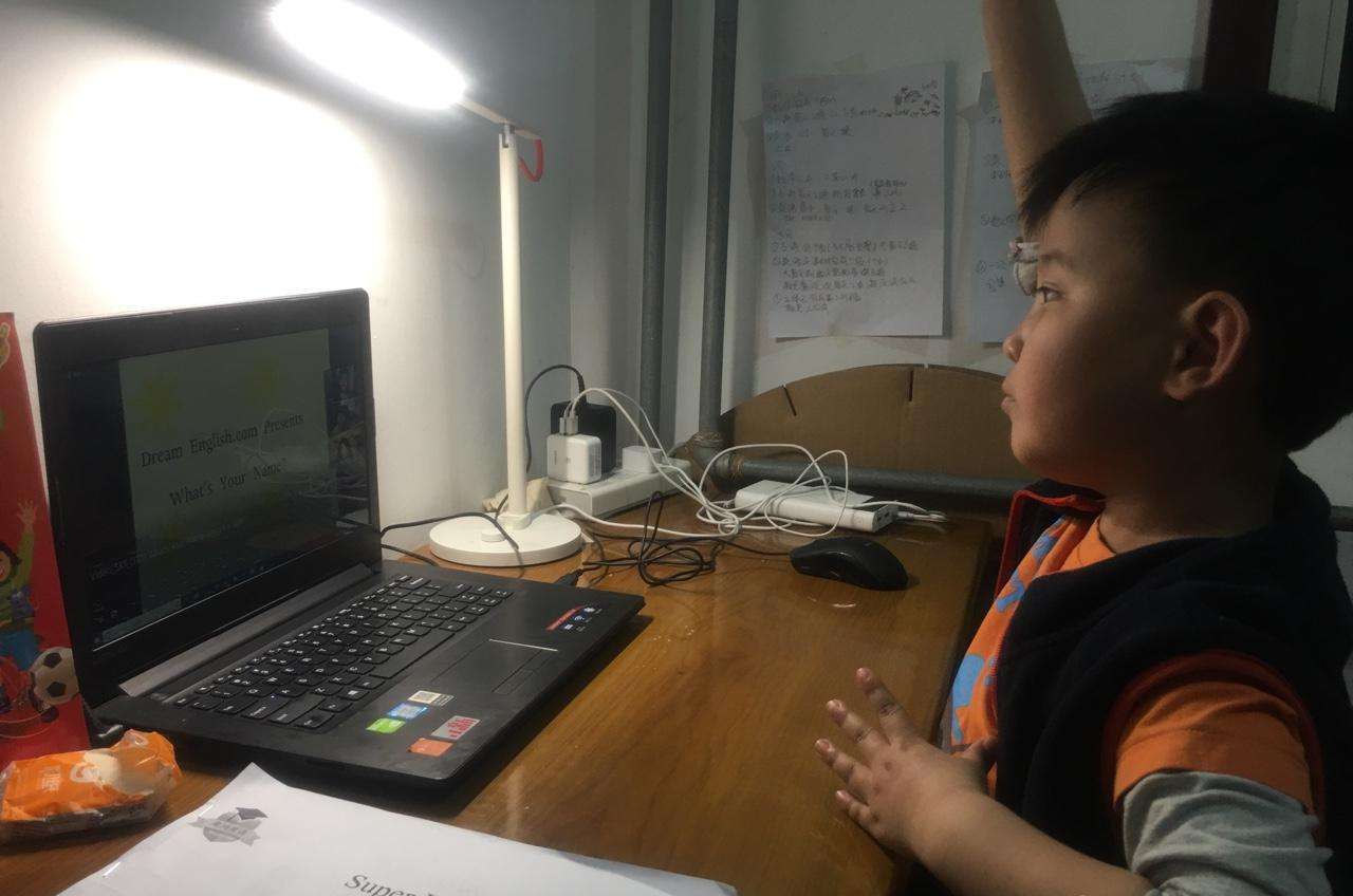 2月17日，正式“网上开学”第一天，中小学生可通过电视来学习啦