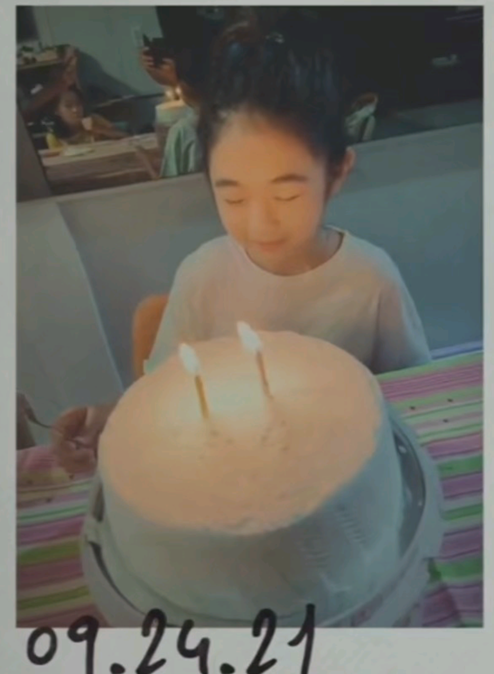 曹格妻子分享女儿照片，Grace穿高跟鞋长大了，腿长脚长五官出挑