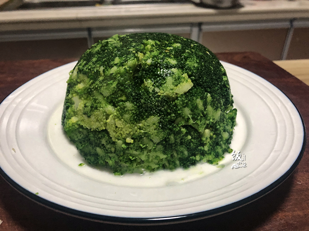清洗西兰花，有人泡水，有人焯水，学会这样做，脏东西自己跑出来