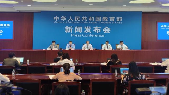 要把英语“踢出”高考？教育部门最新回应来了，学生：早该如此