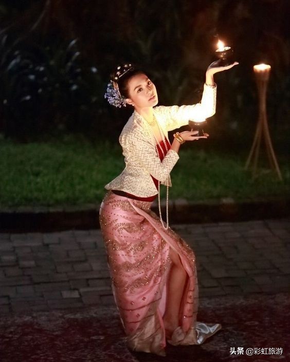 指尖上的艺术,历史文化的瑰宝—美丽的泰国舞蹈
