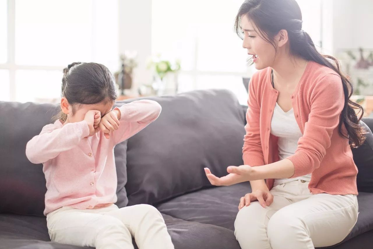 多子女家庭，其他孩子都有人宠，偏偏这个孩子最受冷落，实在不该