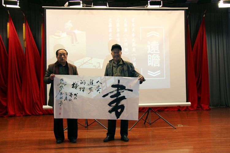 刘顺虎：远瞻红日染秋色 近看墨翁画腊梅