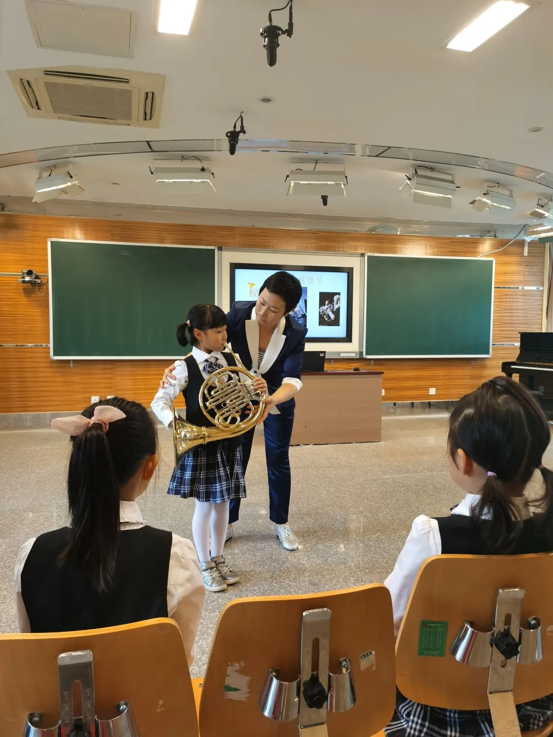 北京市润丰学校开展艺术大学部行政督导课教学展示