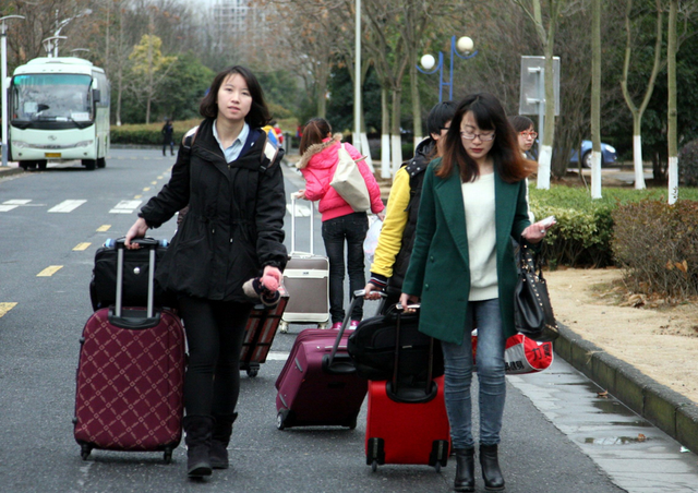 各大学2022放寒假通知！放假时间最长77天，学生们拍手叫好