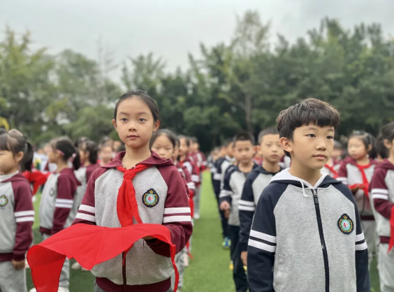 成都市各学校开展“少年先锋队建队日”系列活动