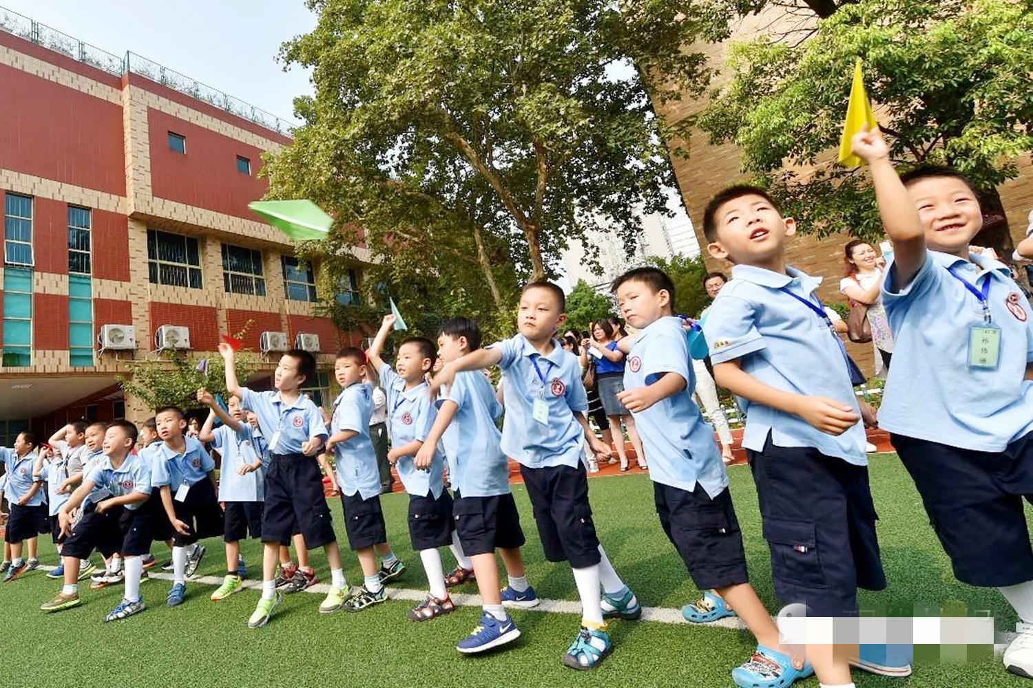 让人汗颜的日本礼仪，真的甩其他国家几条街，孩子们讲礼貌守规则