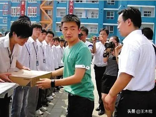 ​明星代言翻车哪家强？除了汪涵，这20位明星代言产品也翻车