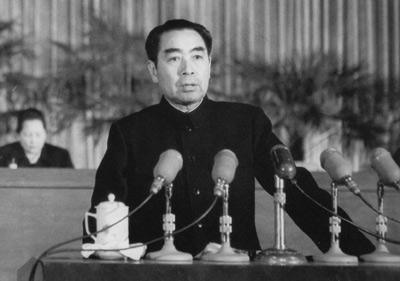 1951年，彭德怀要见毛主席被警卫拦住，彭总大怒：闪开，我有急事