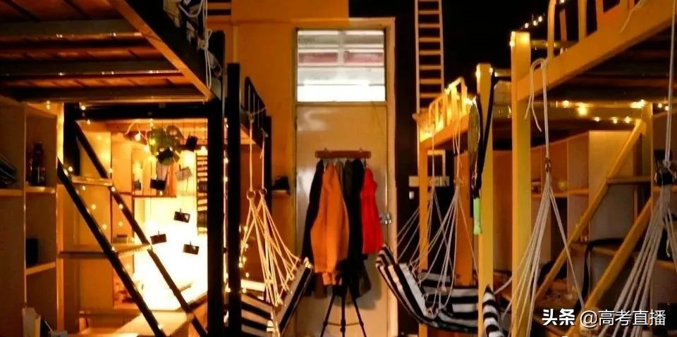 又出事了！一高校因混宿男女生互怼！（有图有真相）