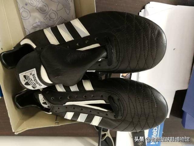 为什么以前足球鞋有鞋舌(无知了，adidas除了黄底黑wc，居然还有那么多古董足球鞋)